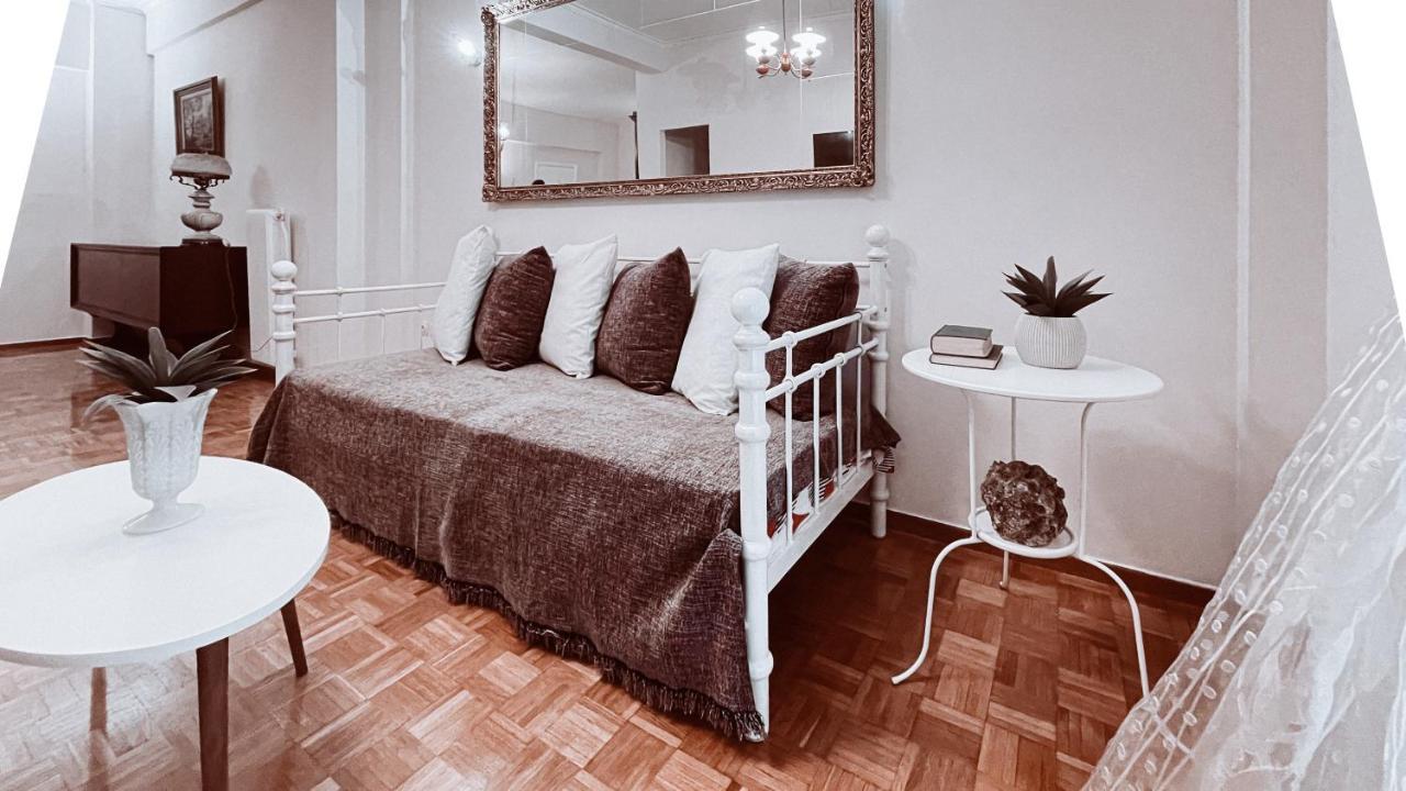 أثينا Vintage 2-Bedroom Apt In The Heart Of The City المظهر الخارجي الصورة