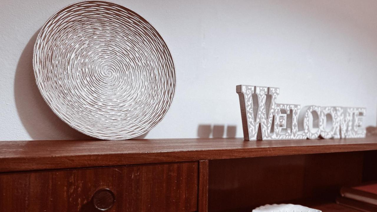 أثينا Vintage 2-Bedroom Apt In The Heart Of The City المظهر الخارجي الصورة